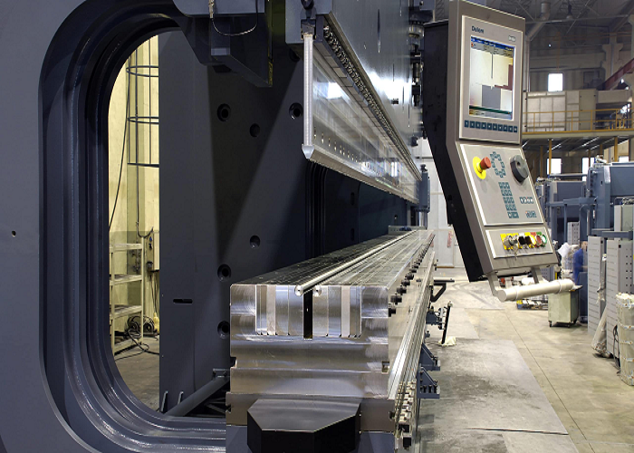 Multi-V adjustable die with variable V-opening for different plate thicknesses